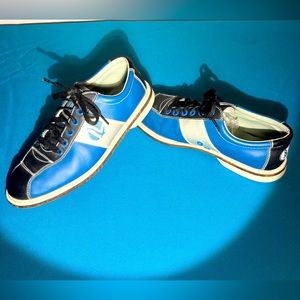 Linds Monarch, Cobra Style Bowling Shoes  (With Good Laces)    Size 8 / 9